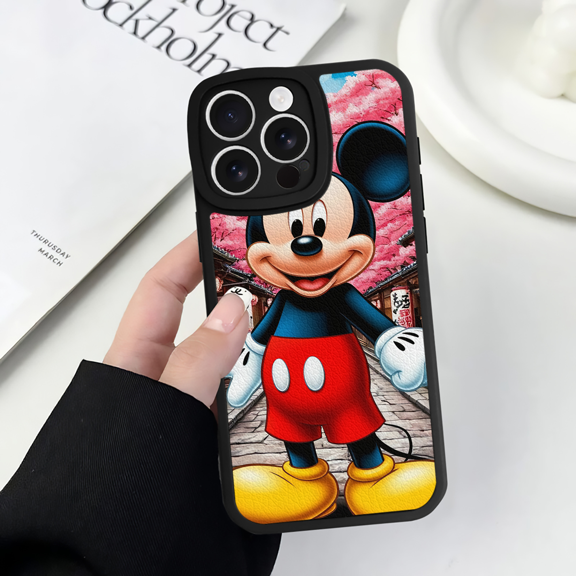 （画像用） ミッキーマウス Mickey Mouse 【iPhone 16シリーズ対応】シリコンスマホケース（レザー調） 材質：シリコン